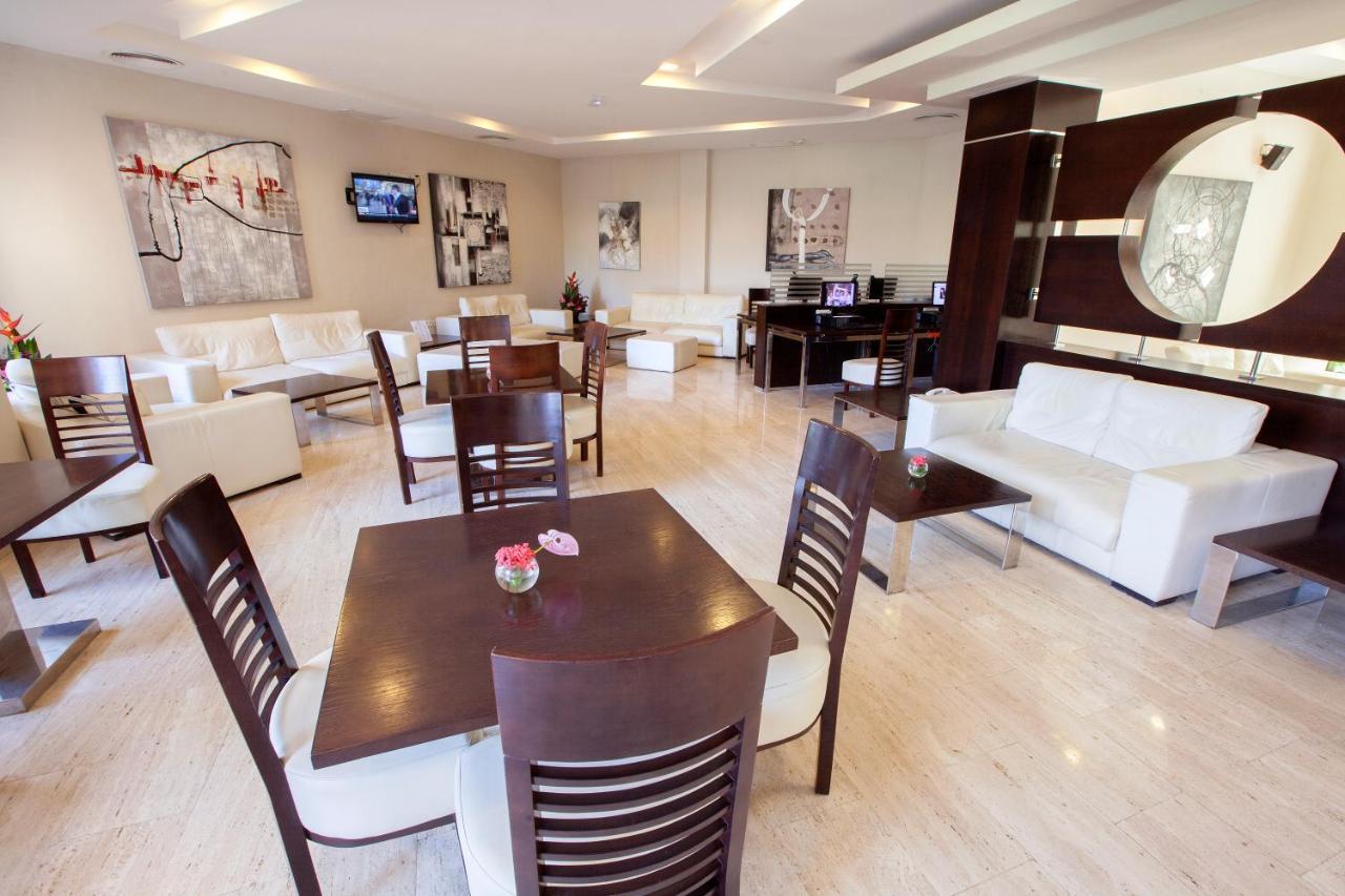 Majestic Elegance Punta Cana (Adults Only) Exterior foto Club Lounge at the airport