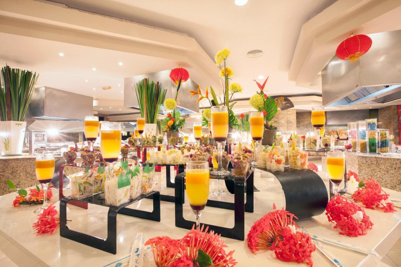 Majestic Elegance Punta Cana (Adults Only) Exterior foto The buffet at the Grand Hyatt Manila