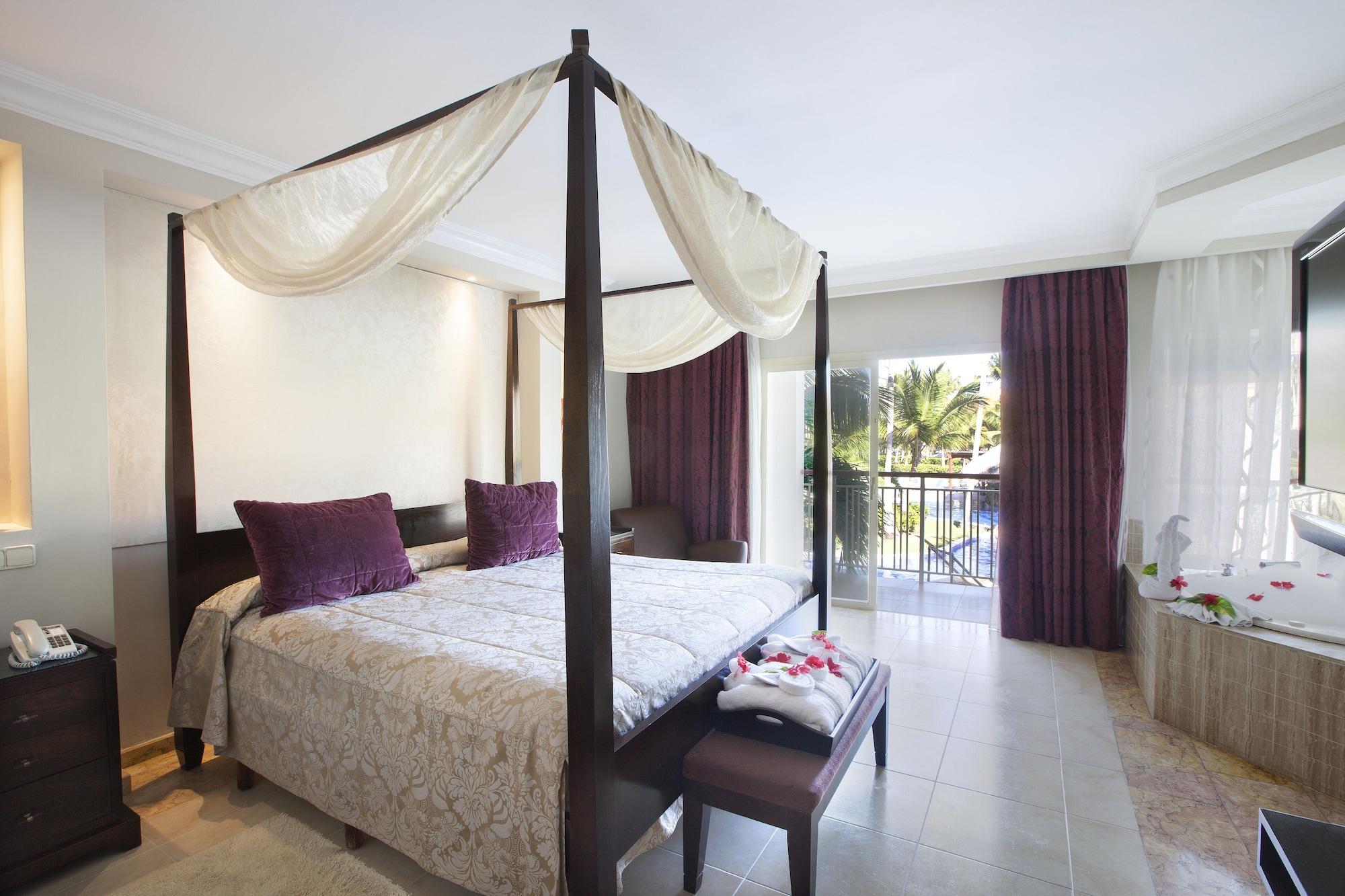 Majestic Elegance Punta Cana (Adults Only) Exterior foto A bedroom at the hotel