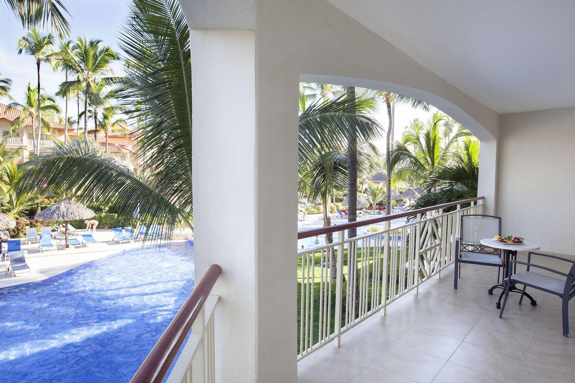 Majestic Elegance Punta Cana (Adults Only) Exterior foto Balcony of a swim-up room