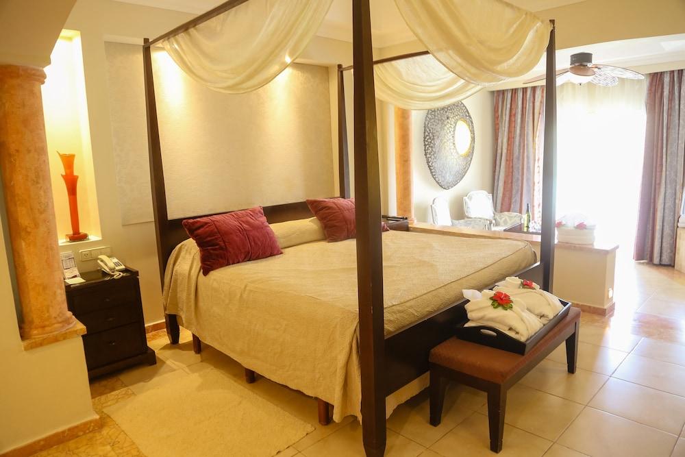 Majestic Elegance Punta Cana (Adults Only) Exterior foto A room at the Hard Rock Hotel