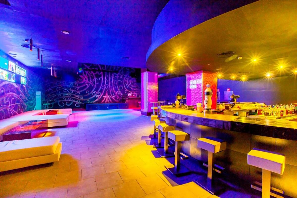 Majestic Elegance Punta Cana (Adults Only) Exterior foto The interior of the nightclub