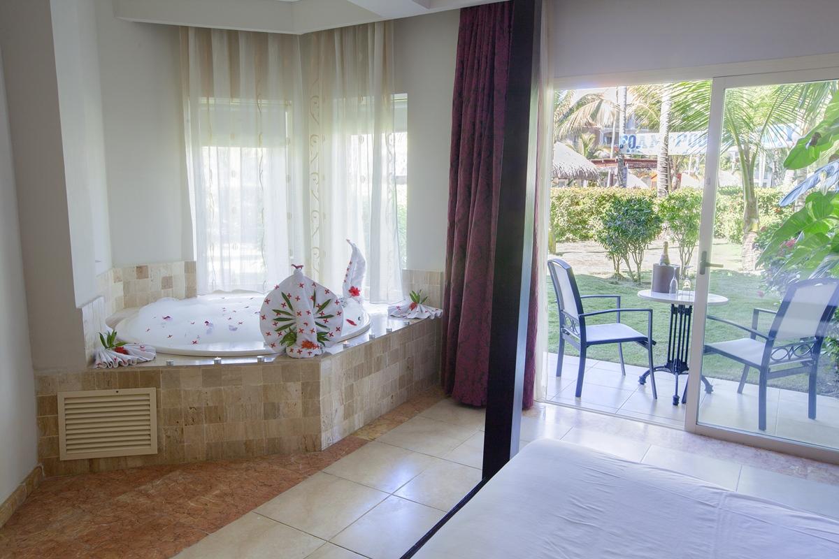 Majestic Elegance Punta Cana (Adults Only) Exterior foto A room at the hotel