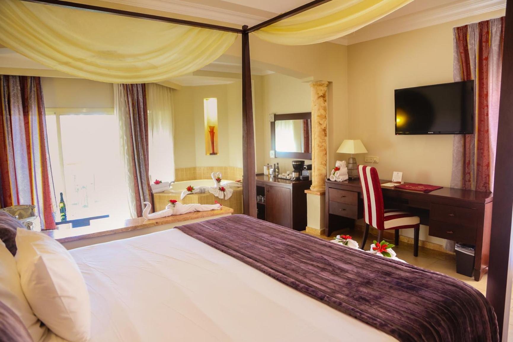 Majestic Elegance Punta Cana (Adults Only) Quarto foto A room at the hotel