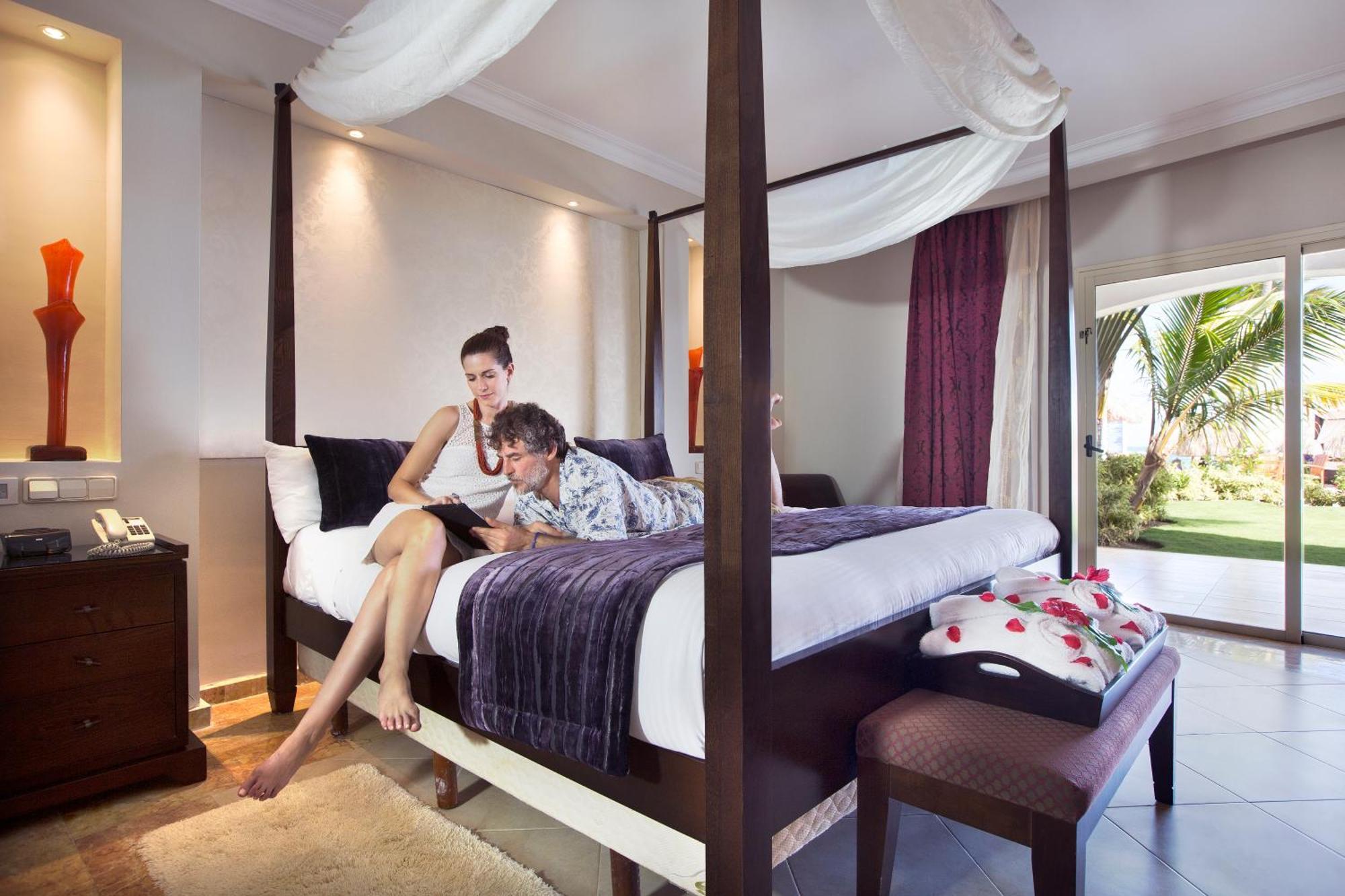 Majestic Elegance Punta Cana (Adults Only) Quarto foto A guest room at the Hard Rock Hotel