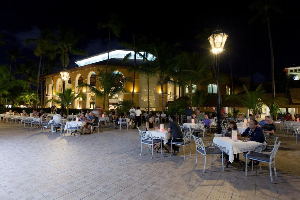 Majestic Elegance Punta Cana (Adults Only) Exterior foto The lobby of the Royal Thai Hotel